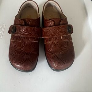 Alegria Joleen Classic Leather Shoes.  EUC.  EU size 35.  US 5/5.5